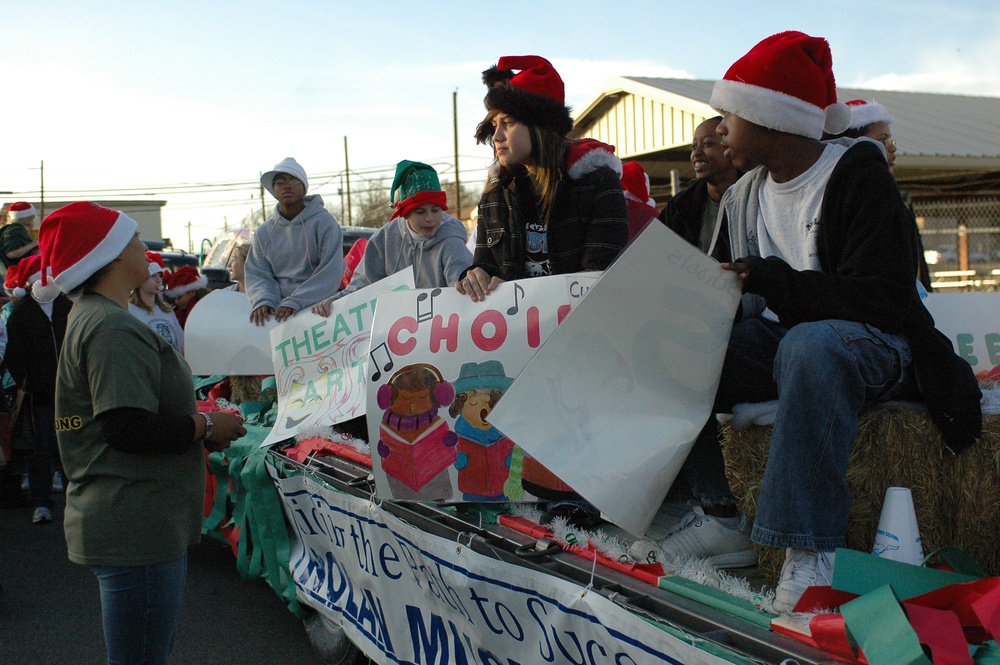 4th Sustainment Brigade Soldiers Volunteer with Nolan Middle School