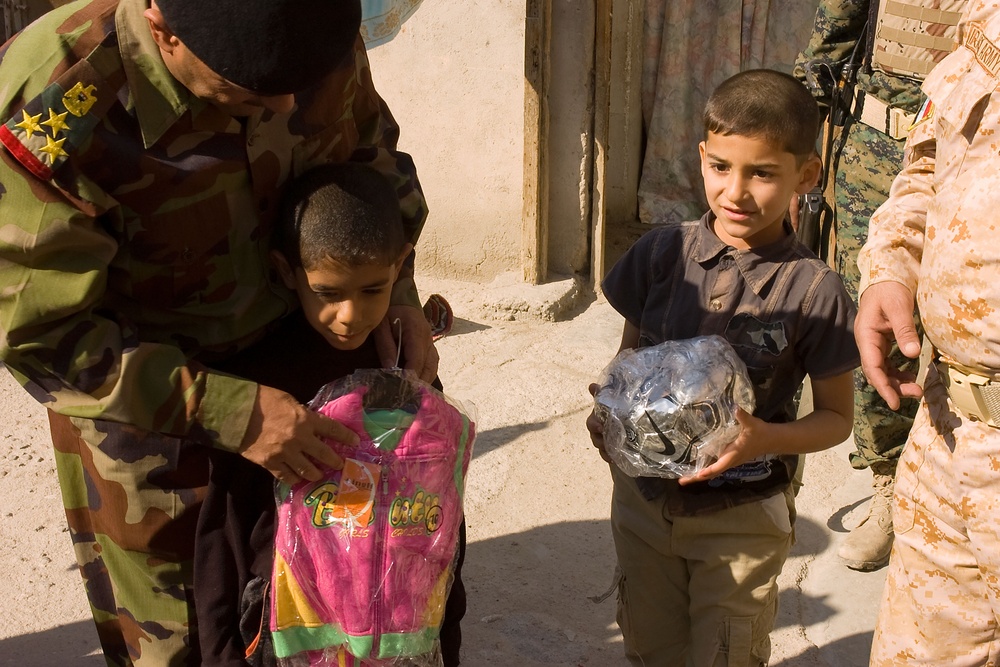 Iraqi army distributes heaters, clothing in Basra