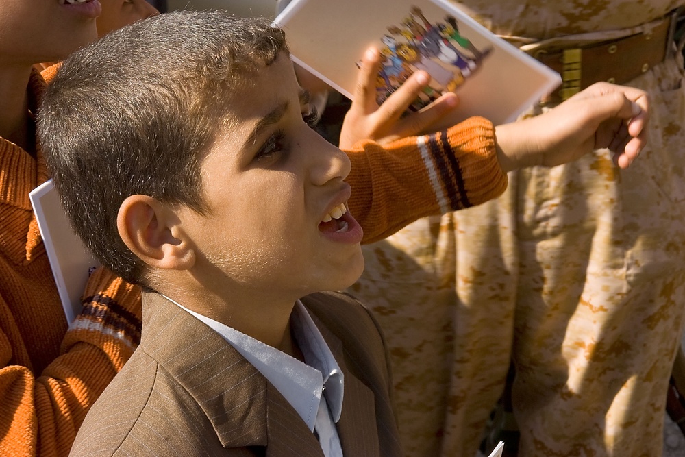 Iraqi army distributes heaters, clothing in Basra