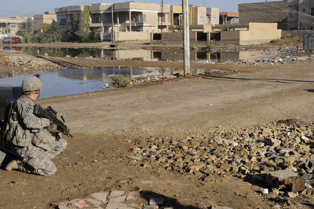 Joint U.S. and Iraqi presence patrol