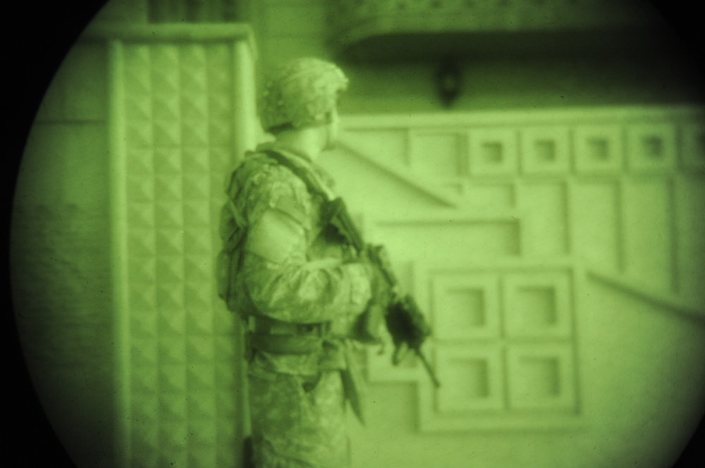 Joint U.S. and Iraqi presence patrol