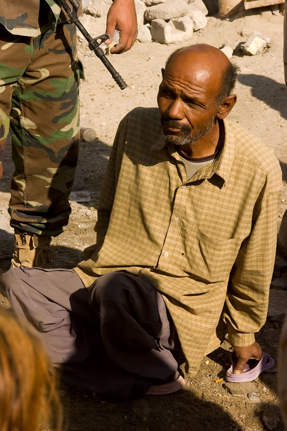 Iraqi army distributes heaters, clothing in Basra