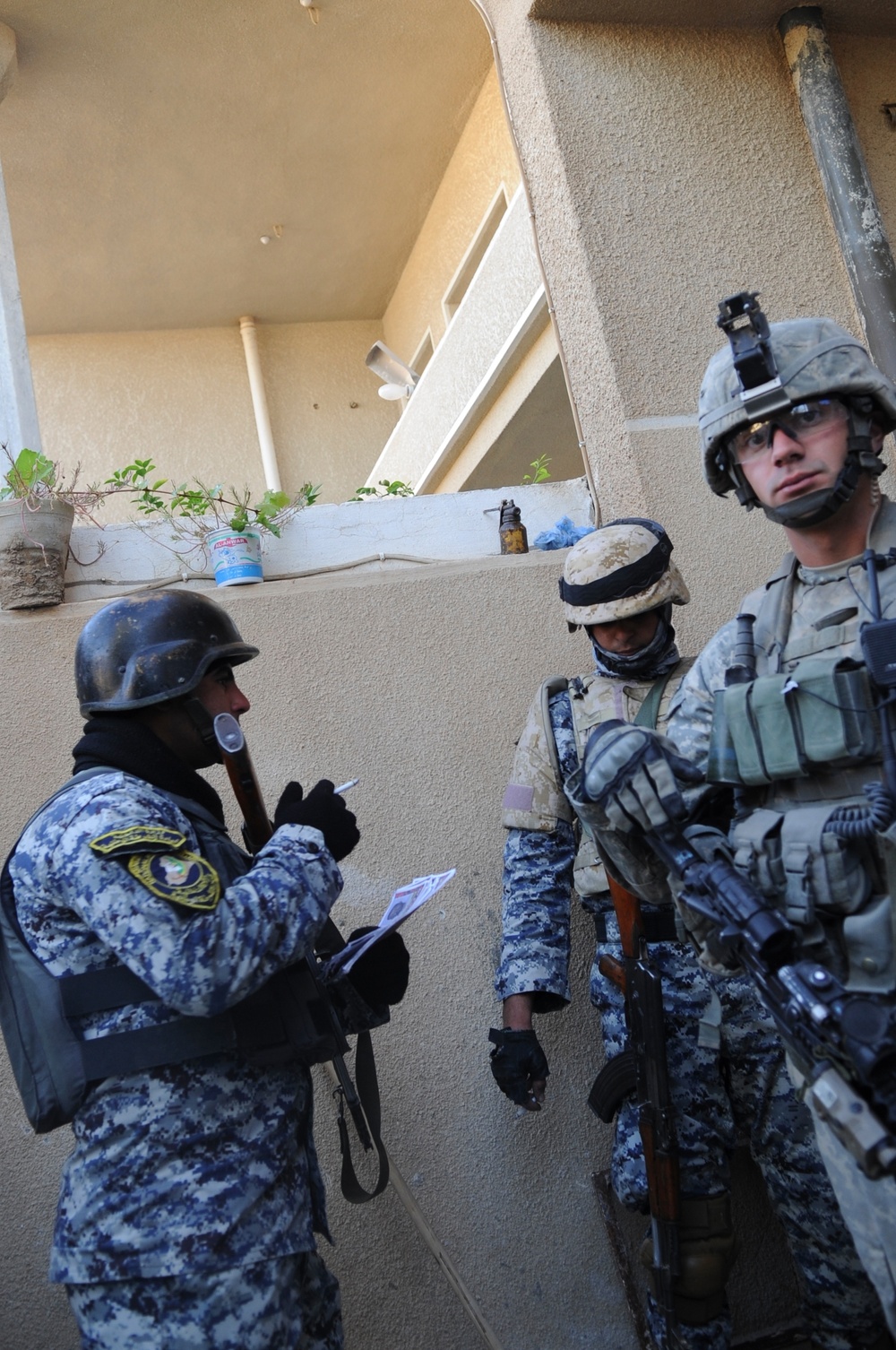 Joint U.S. and Iraqi presence patrol