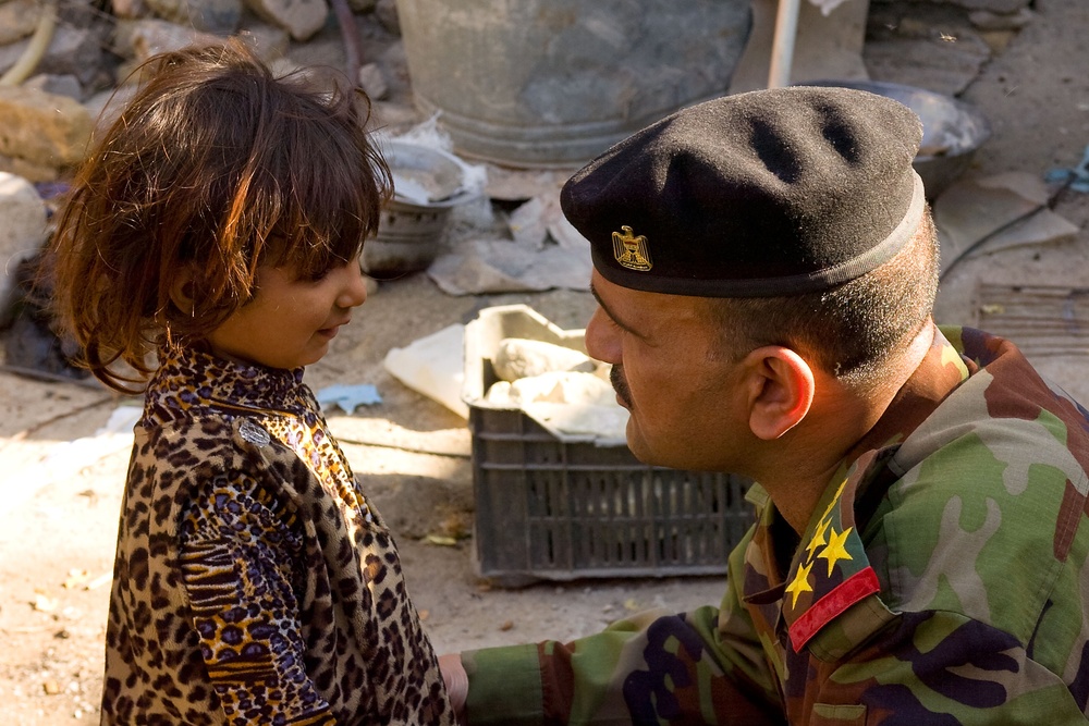 Iraqi army distributes heaters, clothing in Basra