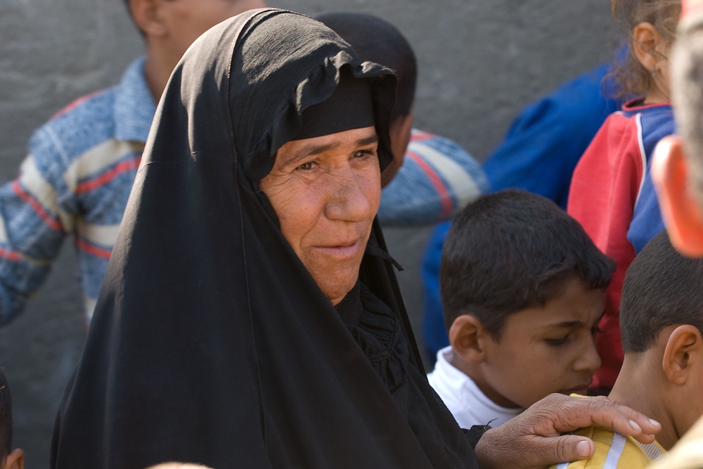 Iraqi army distributes heaters, clothing in Basra