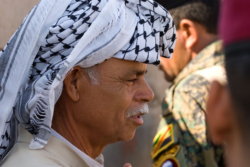 Iraqi army distributes heaters, clothing in Basra