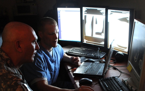 Multi-National Force - Iraq Commanding General tours Air Force Theater Hospital