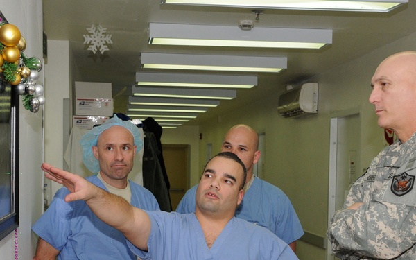 Multi-National Force - Iraq Commanding General tours Air Force Theater Hospital