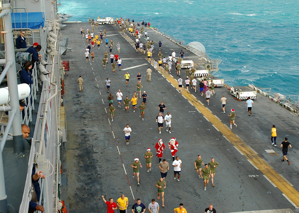 &quot;Half-Way&quot; 10K run on USS Iwo Jima flight deck