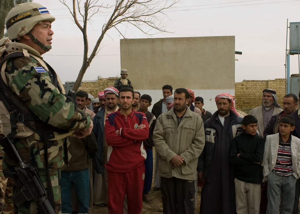 Salvadorans deliver food to needy villagers around Kut