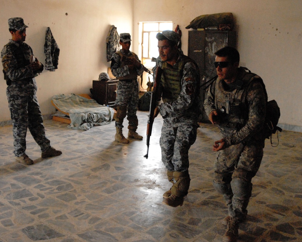 DVIDS - Images - 'Warriors' say farewell to Baghdad's Rashid [Image 4 of 7]