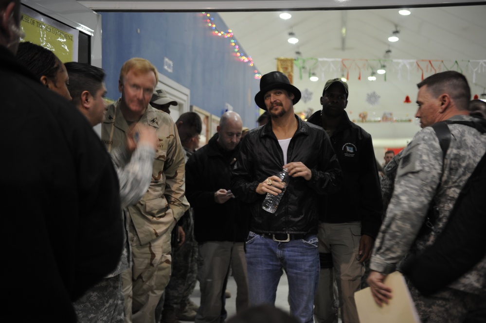 Entertainers Visit Iraq