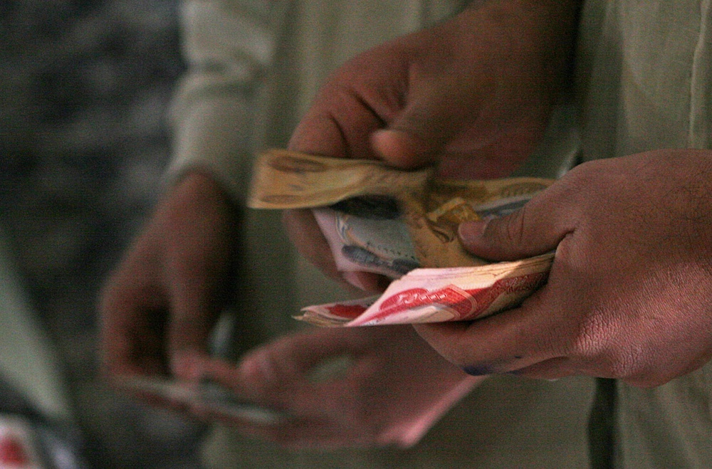 Government of Iraq follows up initial payments, issues SoI salaries for November
