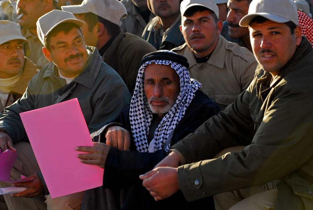 Iraqi Army pays Sons of Iraq, Multi-National Division - Baghdad Soldiers assist