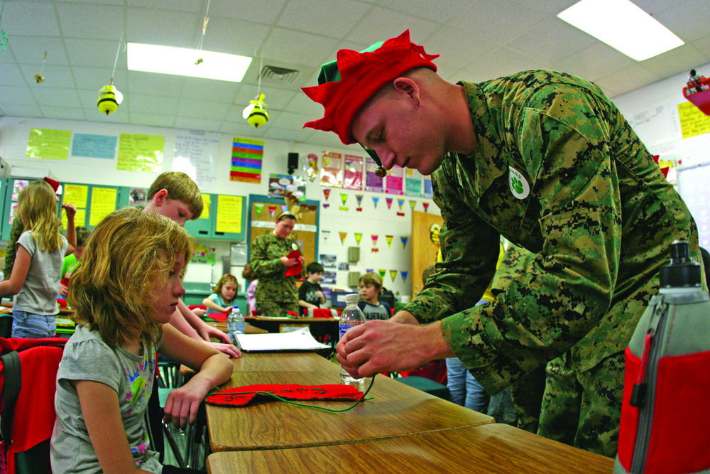 DVIDS - Images - Marines Visit School for Holiday Activities [Image 1 of 2]