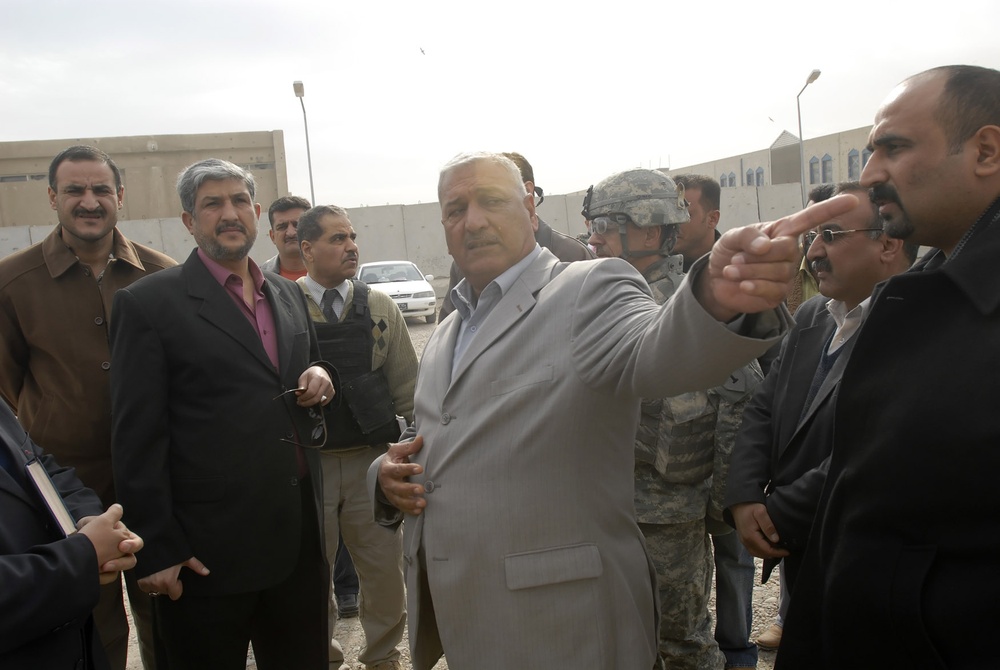 Dagger Leaders, deputy mayor visit Public Works Substation