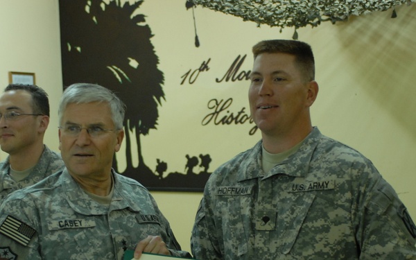Army Chief of Staff visits deployed troops
