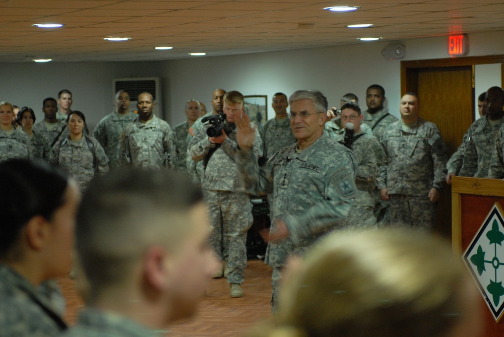 Army Chief of Staff visits deployed troops
