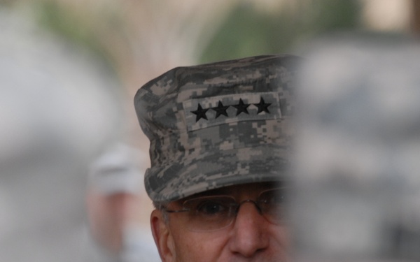 Army Chief of Staff visits deployed troops