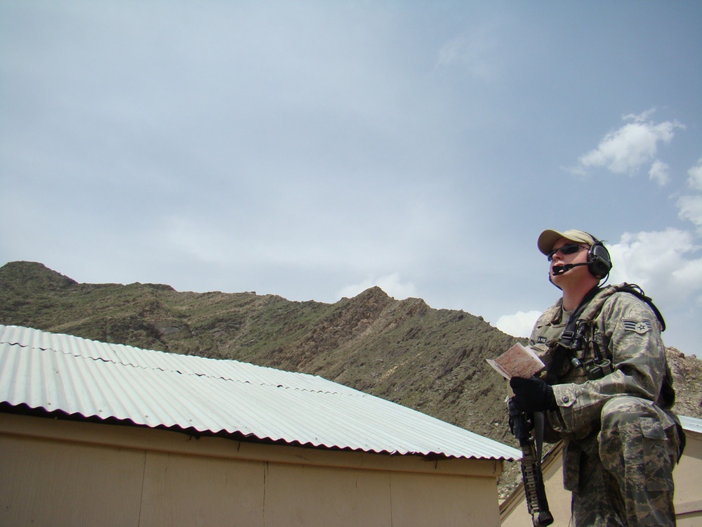 Louisiana Airman of the Year featured on NFL trading card