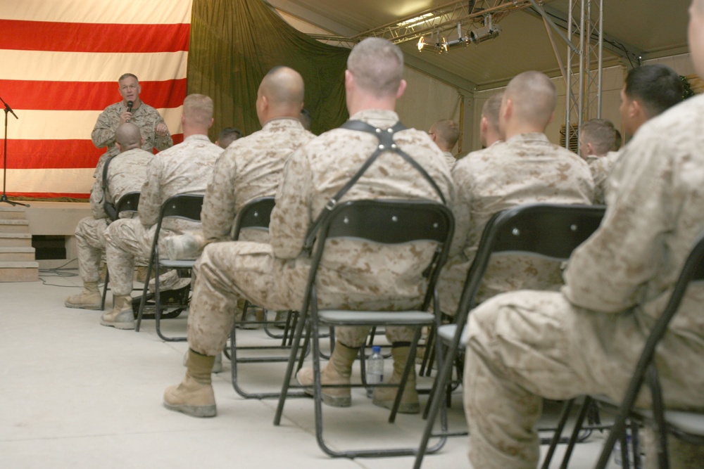 III Marine Expeditionary Force commanding general visits Afghanistan Marines