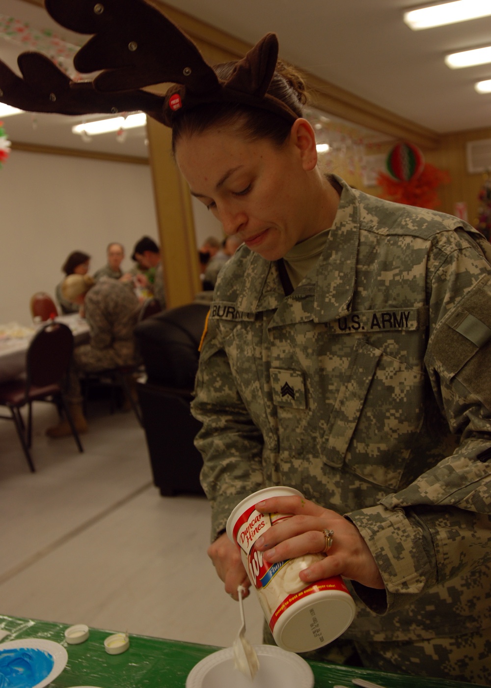 Soldiers celebrate Christmas with cookies