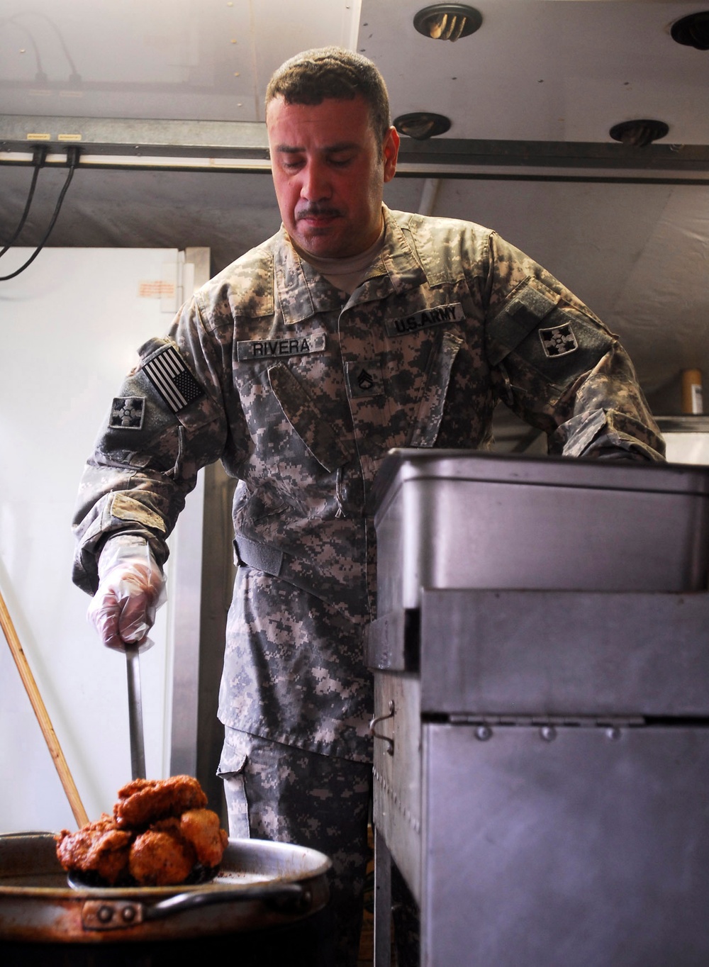 Food service personnel keep Copperhead Soldiers happy before holidays
