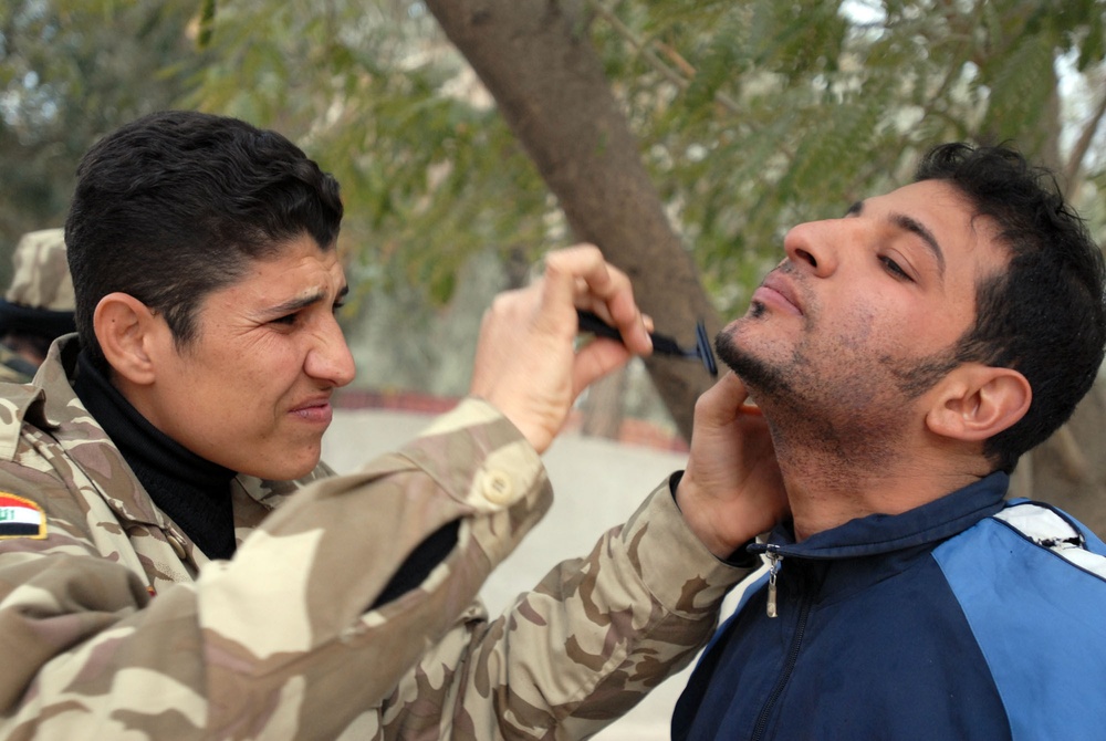 Sons of Iraq receive payments from Iraqi government