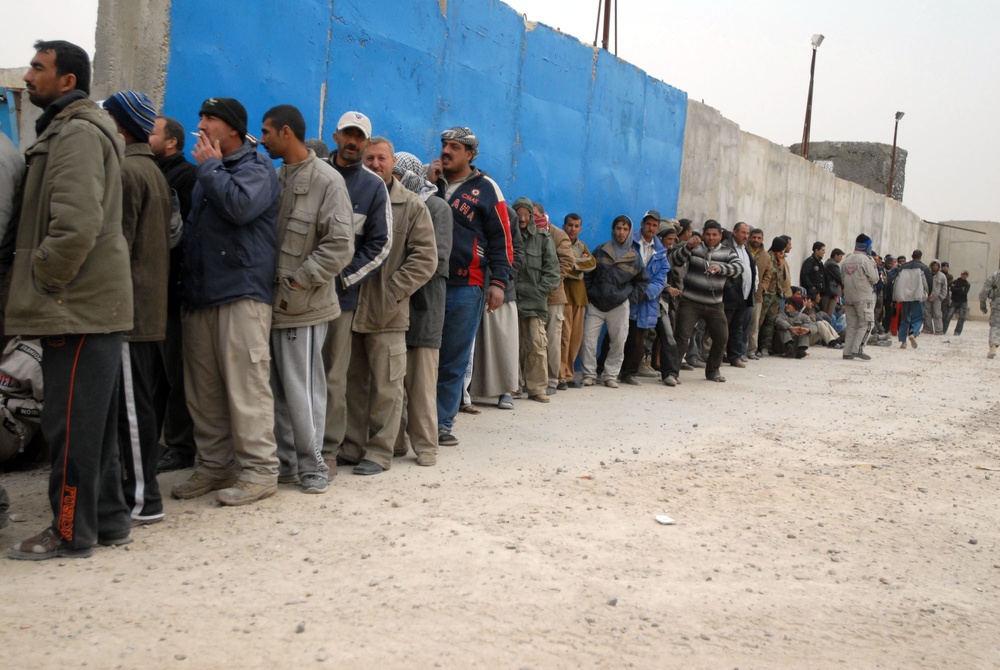 Sons of Iraq receive payments from Iraqi government