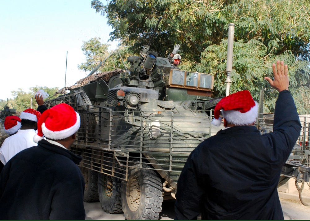 Contractors give back to Multi-National Division - Baghdad Soldiers on Christmas