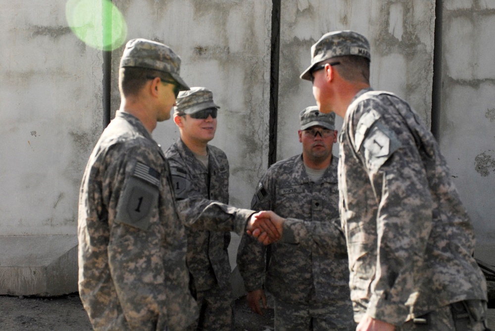 Dagger Brigade leaders visit Soldiers throughout northwest Baghdad