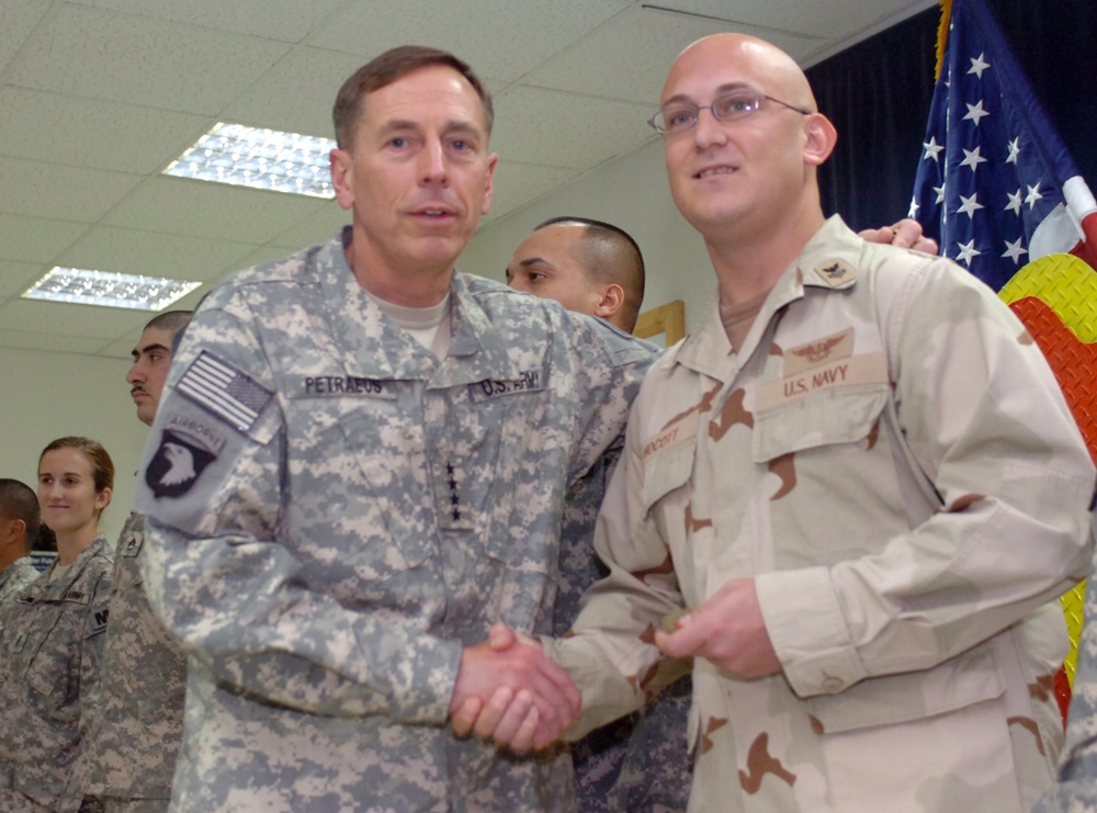 General Petraeus Visits Contingency Operating Base Speicher