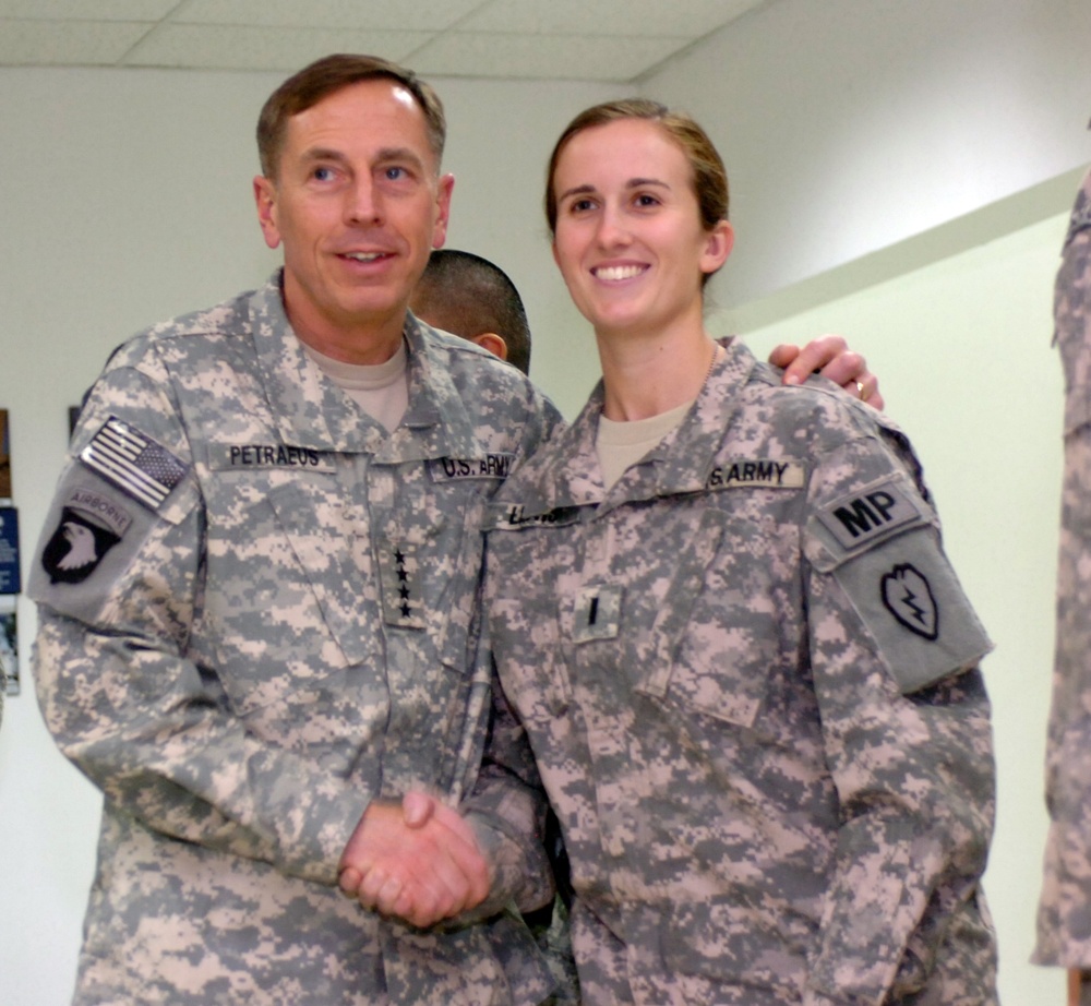 General Petraeus Visits Contingency Operating Base Speicher