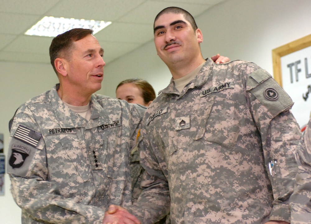 General Petraeus Visits Contingency Operating Base Speicher
