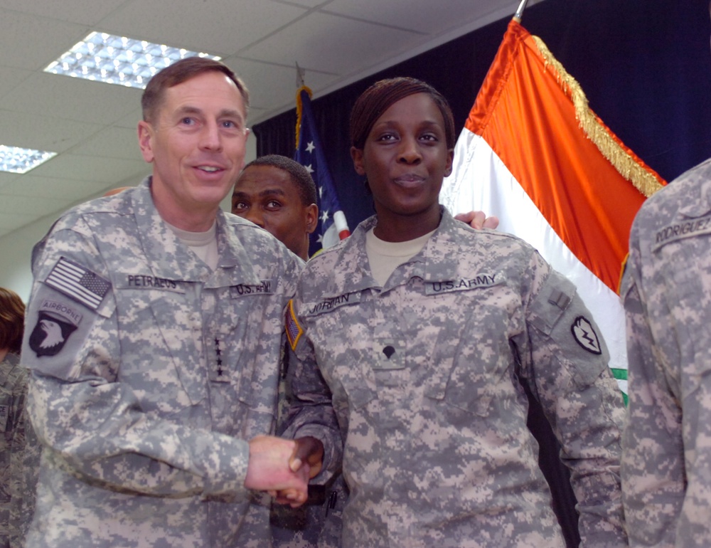 General Petraeus Visits Contingency Operating Base Speicher