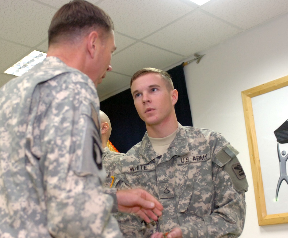 General Petraeus Visits Contingency Operating Base Speicher