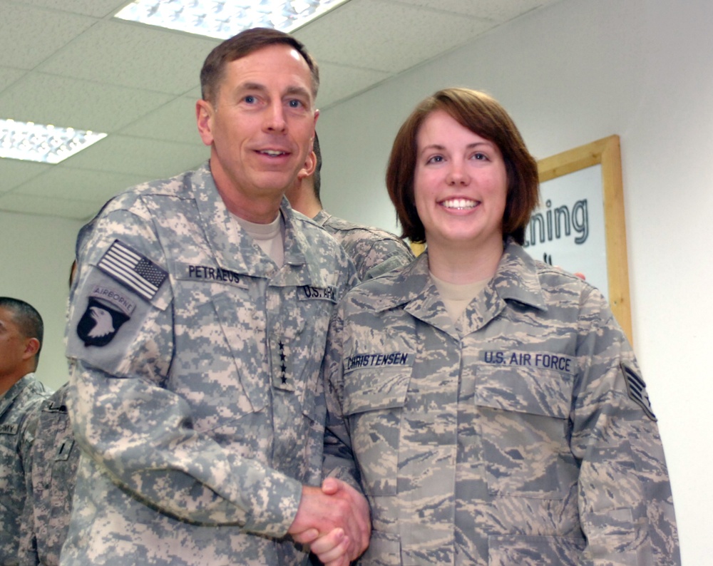 General Petraeus Visits Contingency Operating Base Speicher