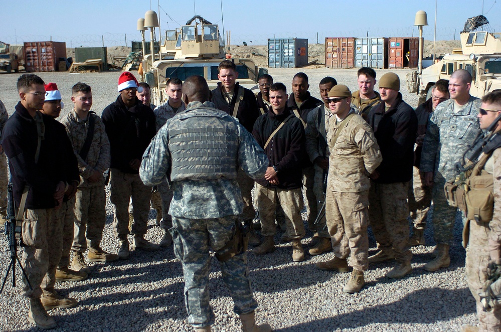 Multi-National Corps- Iraq Commander Conducts Holiday Battlefield Circulation to Bring Message of Thanks to Troops