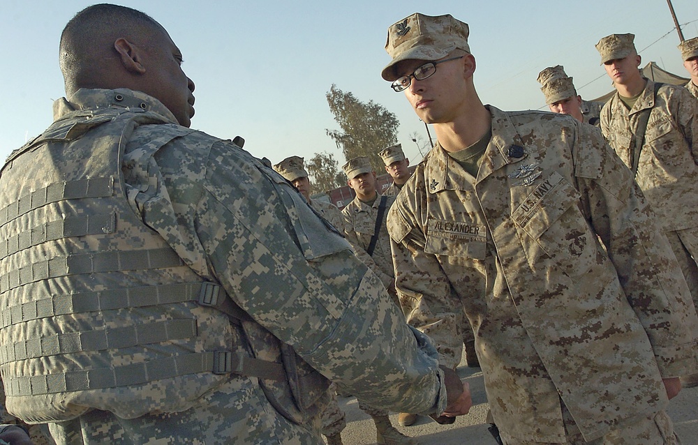 Multi-National Corps- Iraq Commander Conducts Holiday Battlefield Circulation to Bring Message of Thanks to Troops