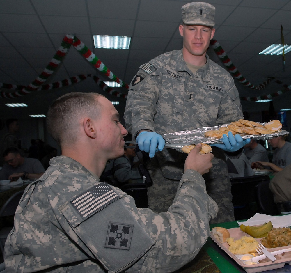 Christmas kicks off at a run for Strikers of 3rd Brigade Combat Team, 4th Infantry Division