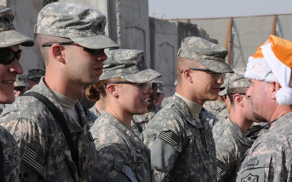 Multi-National Forces - Iraq Command Group visits troops Christmas Day