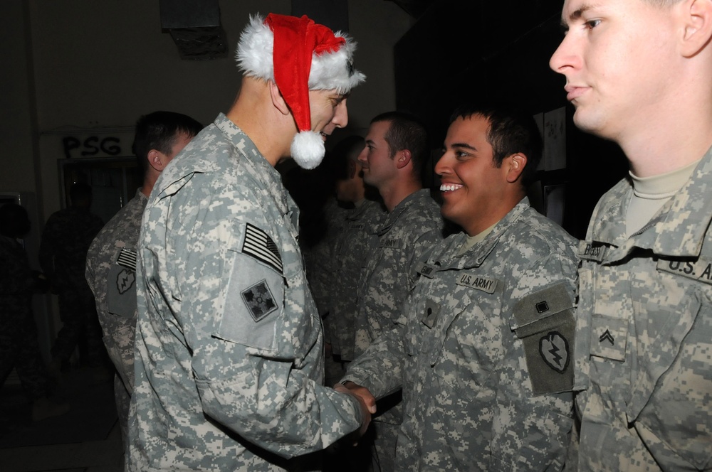 Multi-National Forces - Iraq Command Group Visits Troops Christmas Day