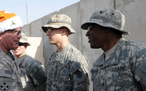 Multi-National Forces - Iraq Command Group Visits Troops Christmas Day