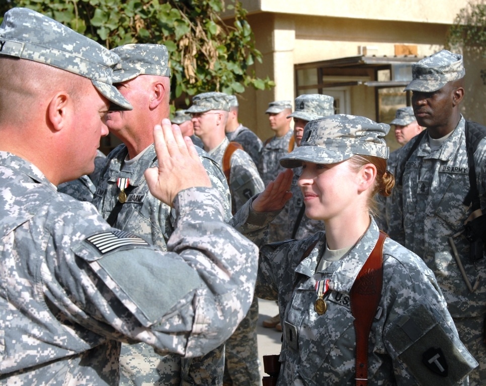 Arrowhead Soldiers receive Iraq Campaign Medals