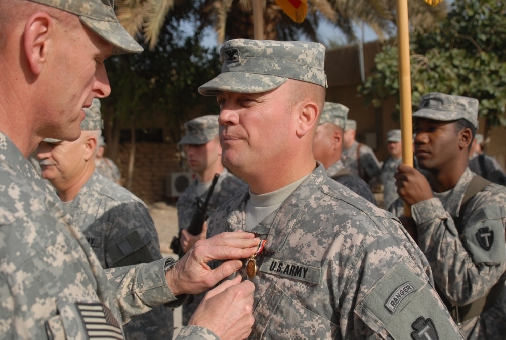 Arrowhead Soldiers receive Iraq Campaign Medals