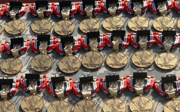 Arrowhead Soldiers receive Iraq Campaign Medals