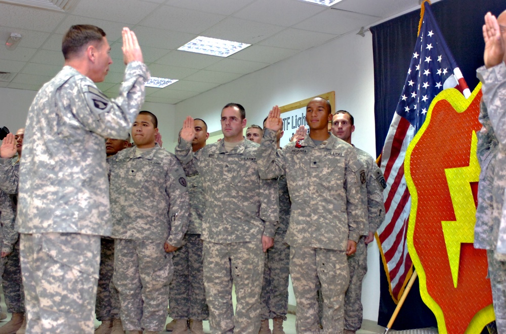 Gen. David H. Petraeus visits Contingency Operating Base Speicher