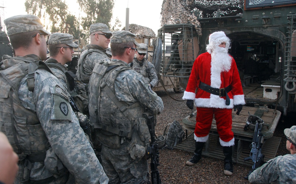 Golden Dragons celebrate second Christmas in Iraq