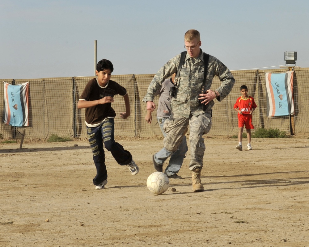 Sather Airmen bring holiday cheer to Iraqi children, aid to families
