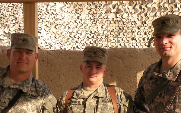 Medic treats Iraqi citizen on patrol
